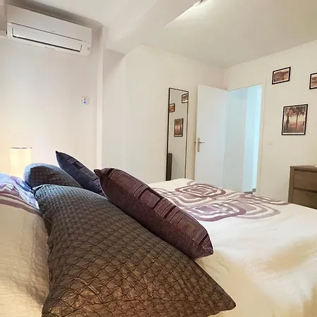 Apartment Flip-flop Flat